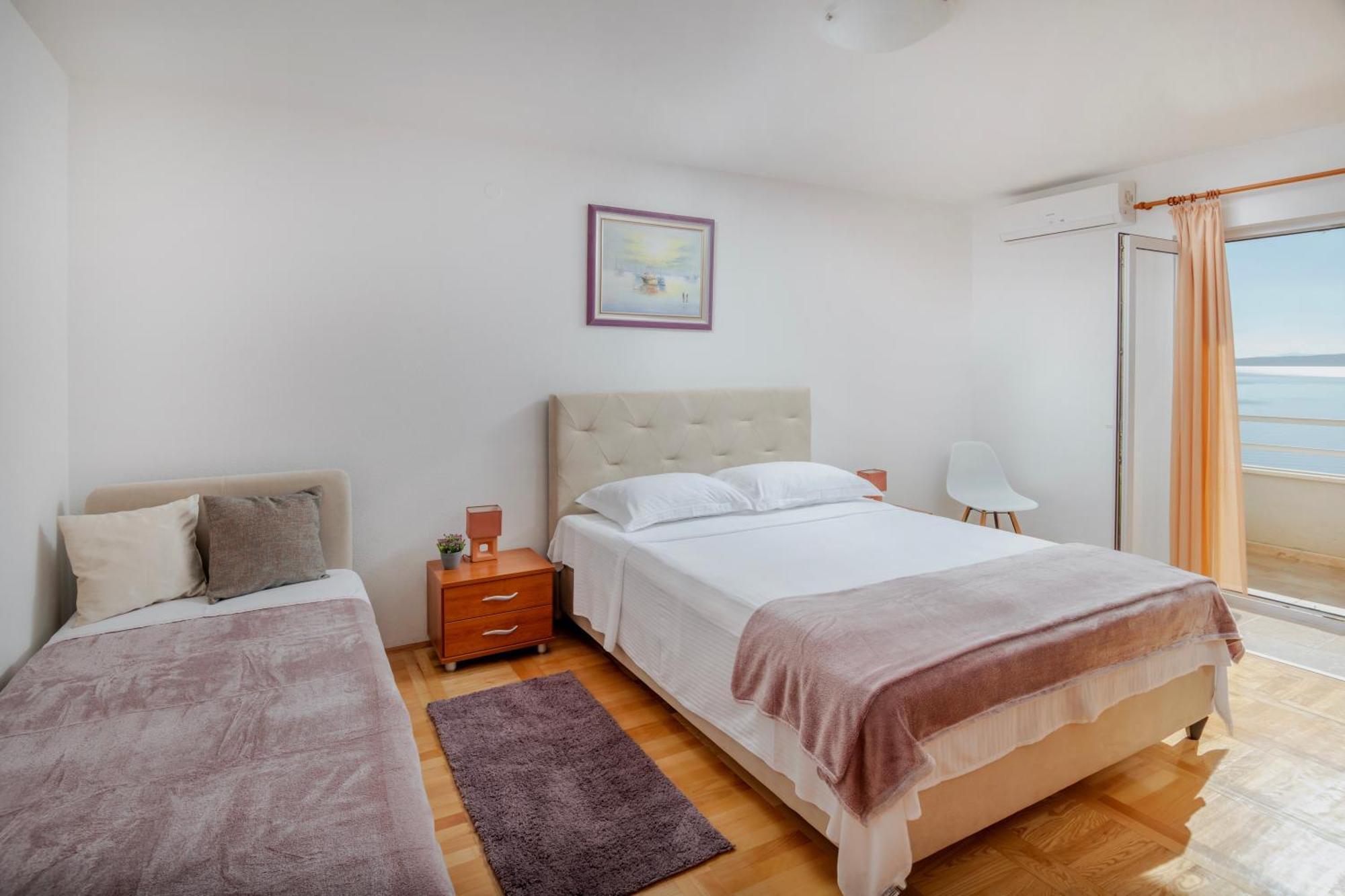 Jana Apartment *